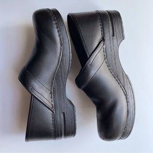 Dansko Professional Clog, Matte Black, Size 42, Women’s 10